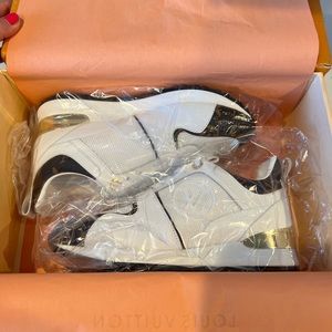 Louis Vuitton LV RUN AWAY SNEAKERS Size 7